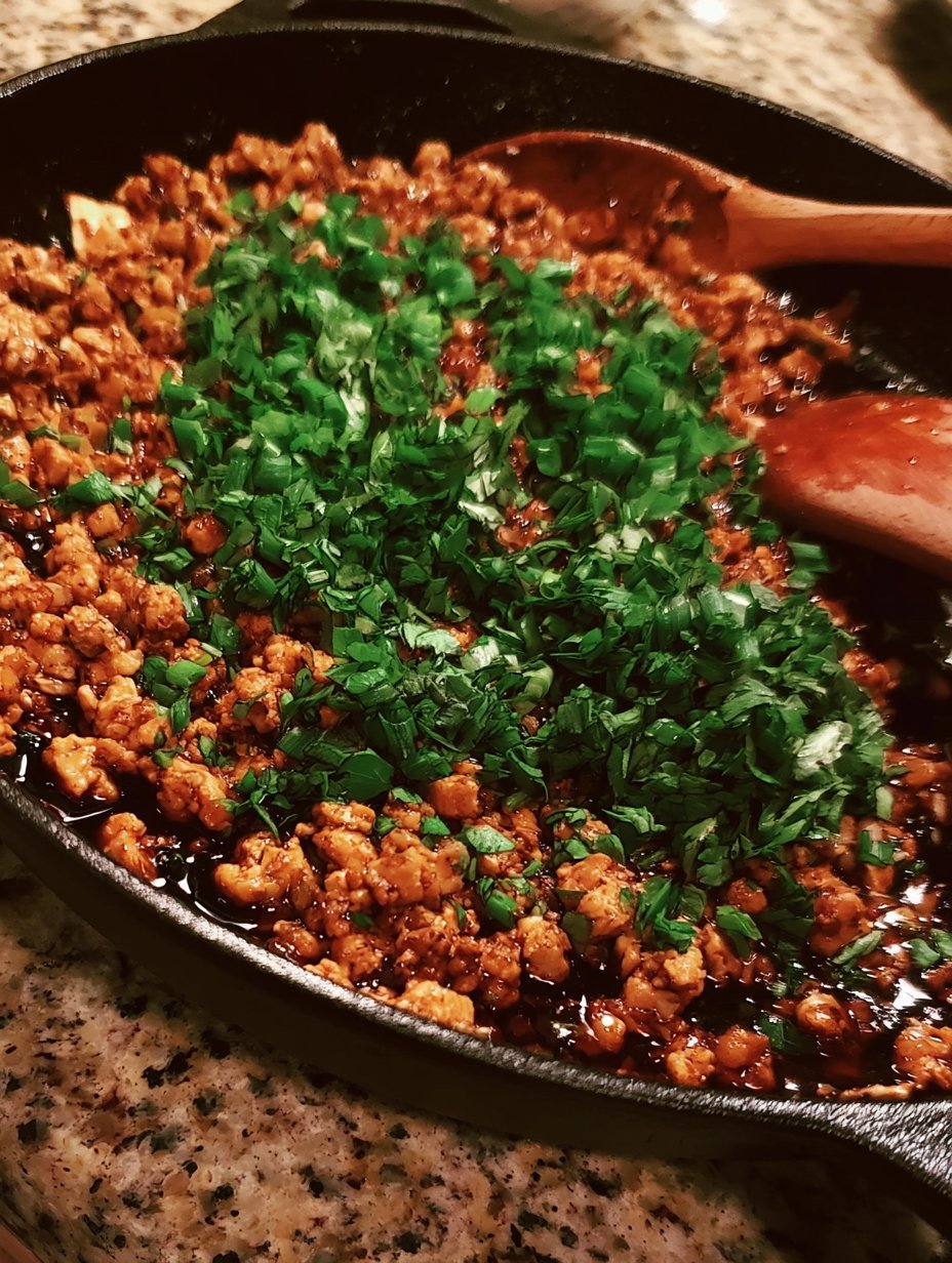 Sartén de Pollo Molido con Miel y Ajo