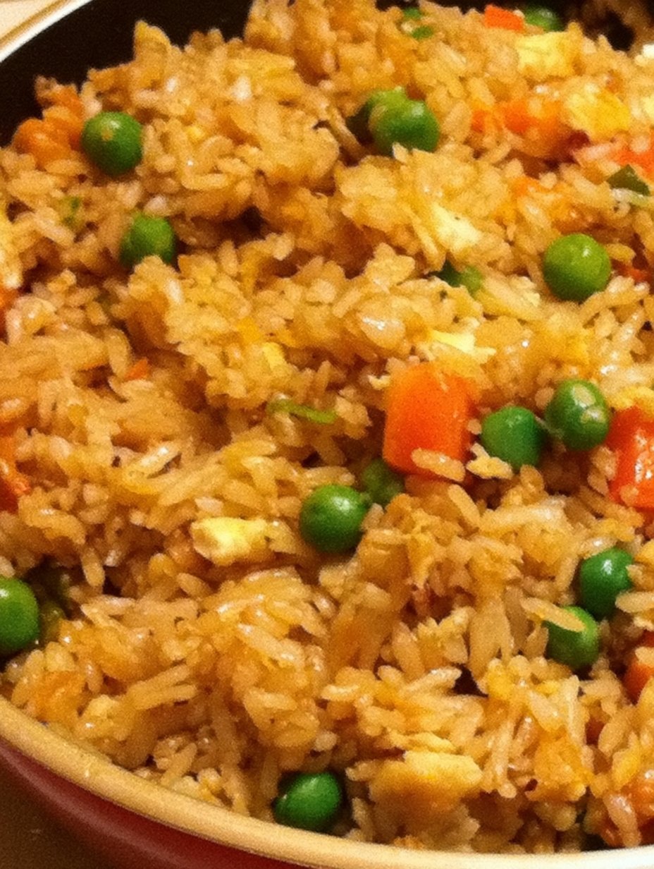 Arroz frito con pollo en olla a presión