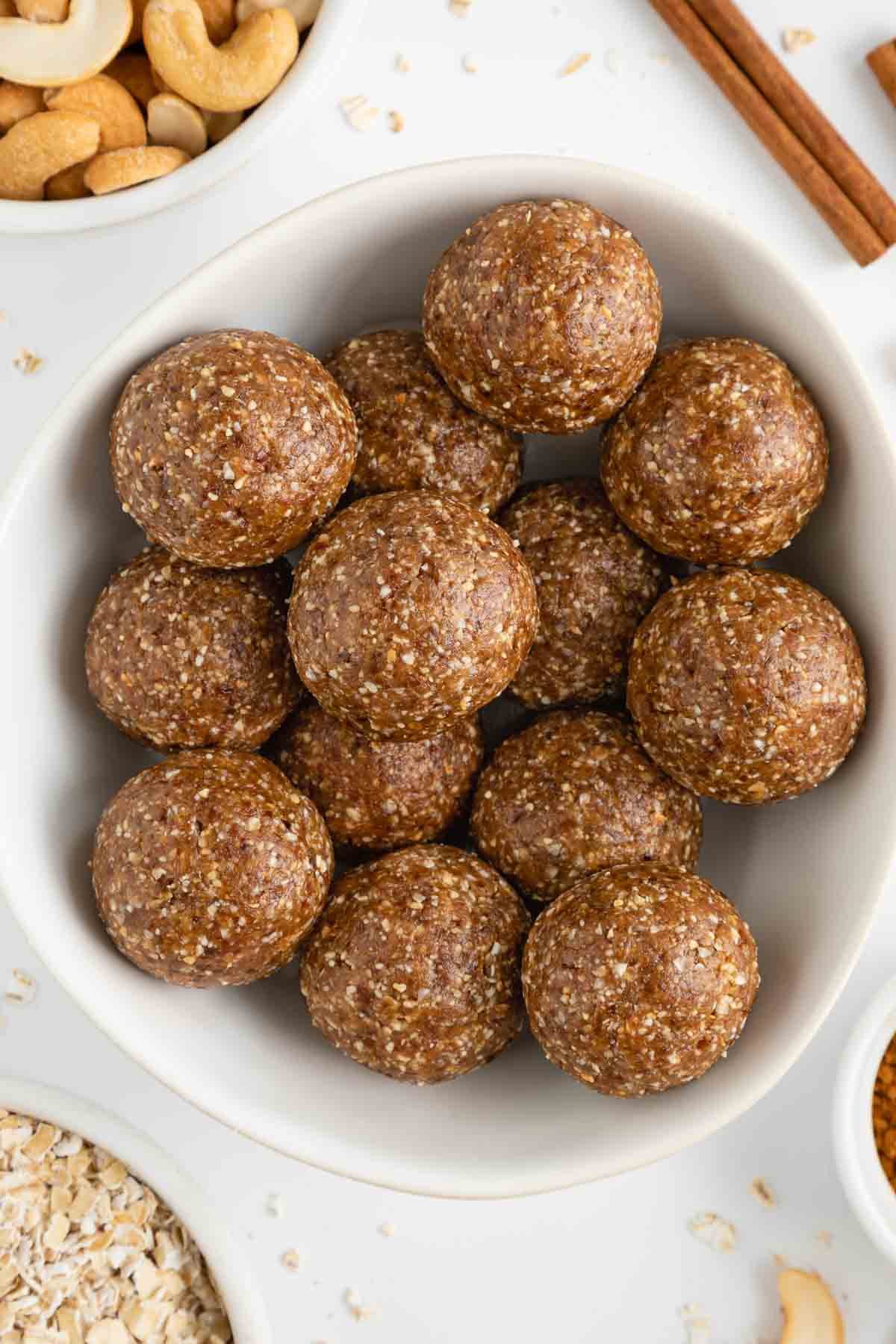 Cinnamon Roll Energy Balls