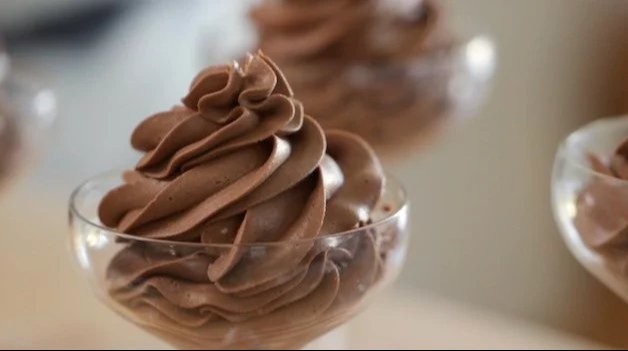 Creamy Eggless Chocolate Mousse 1 Creamy Eggless Chocolate Mousse