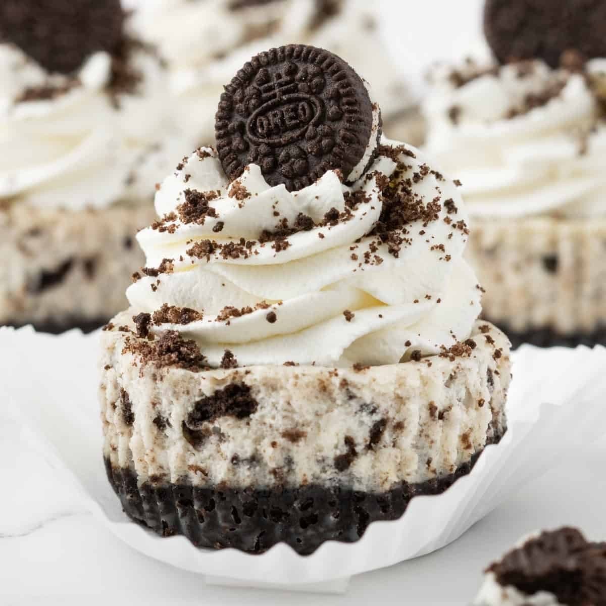 Make Mini Oreo Cheesecakes 1 Make Mini Oreo Cheesecakes