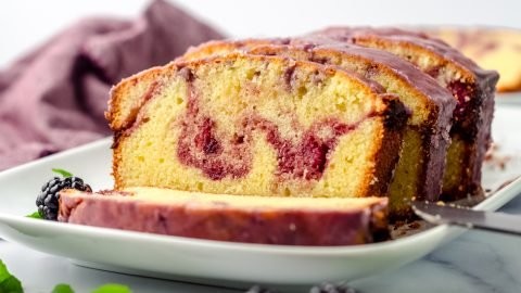 Blackberry Pound Cake: Easy Recipe