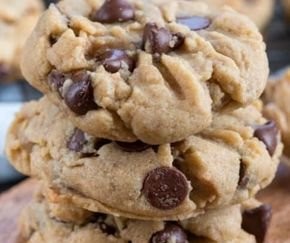 BEST Soft Peanut Butter Chocolate Chip Cookies | Easy peanut butter chocolate chip cookies 4 ingredients, Cookies brownies, Cookies recipes