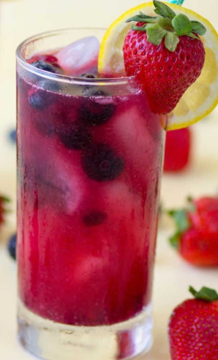 Refreshing Homemade Berry Lemonade