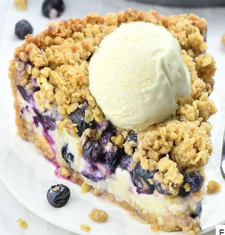 Blueberry Crumble Cheesecake Pie