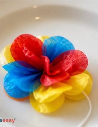 Einfach wie man einen Lichtfänger aus Papierblumen zu Hause macht ❤️