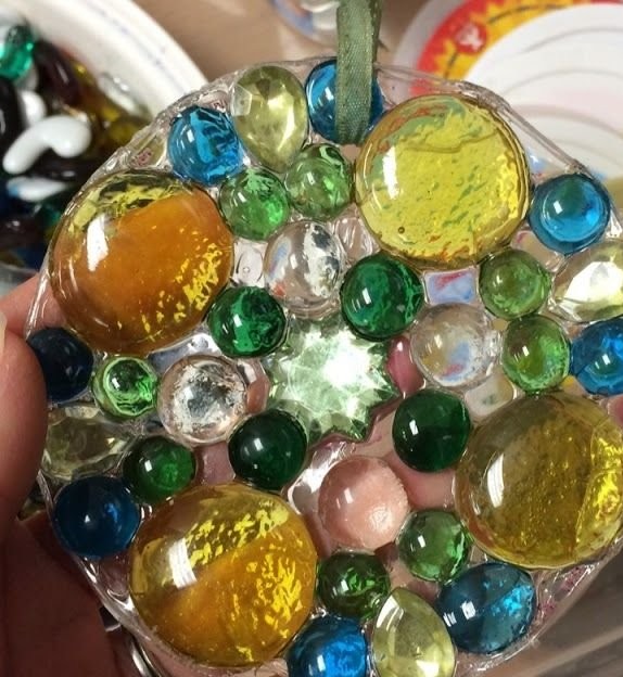 Easy Handmade DIY Suncatchers | Easy Sun Catchers, Easy Suncatcher Craft, Craft Projects