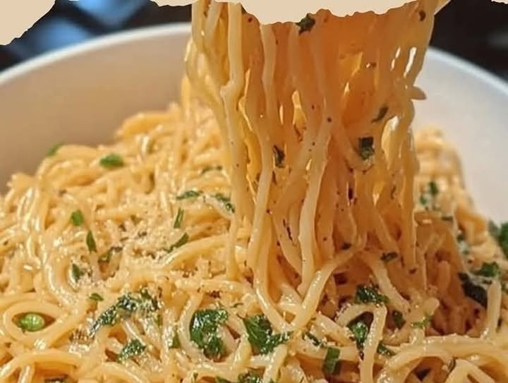 Knoblauchbutter-Kräuter-Pasta in 5 Minuten