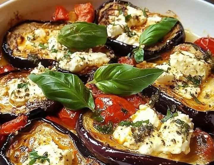 Gebackene Auberginen mit Feta und Kirschtomaten