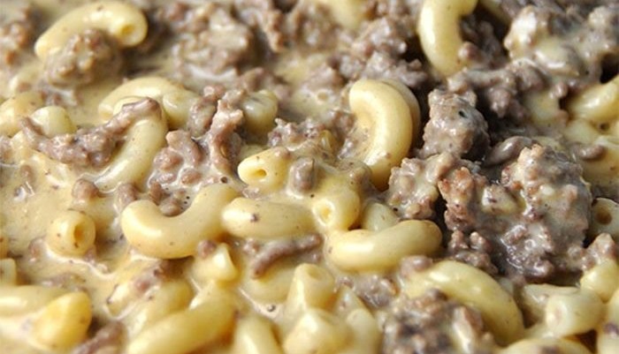 Crock Pot Cheesy Beefy Mac Casserole