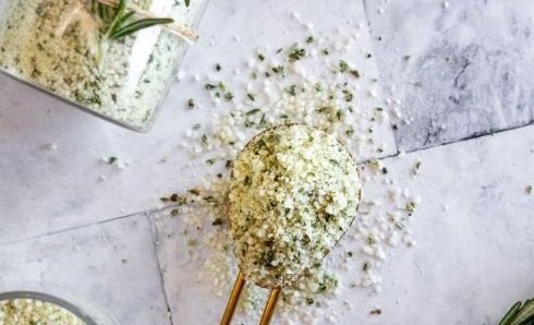 Homemade Rosemary Salt: Quick Flavor