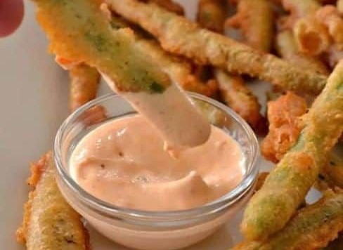 Crispy Fried Green Beans With Sriracha Mayo