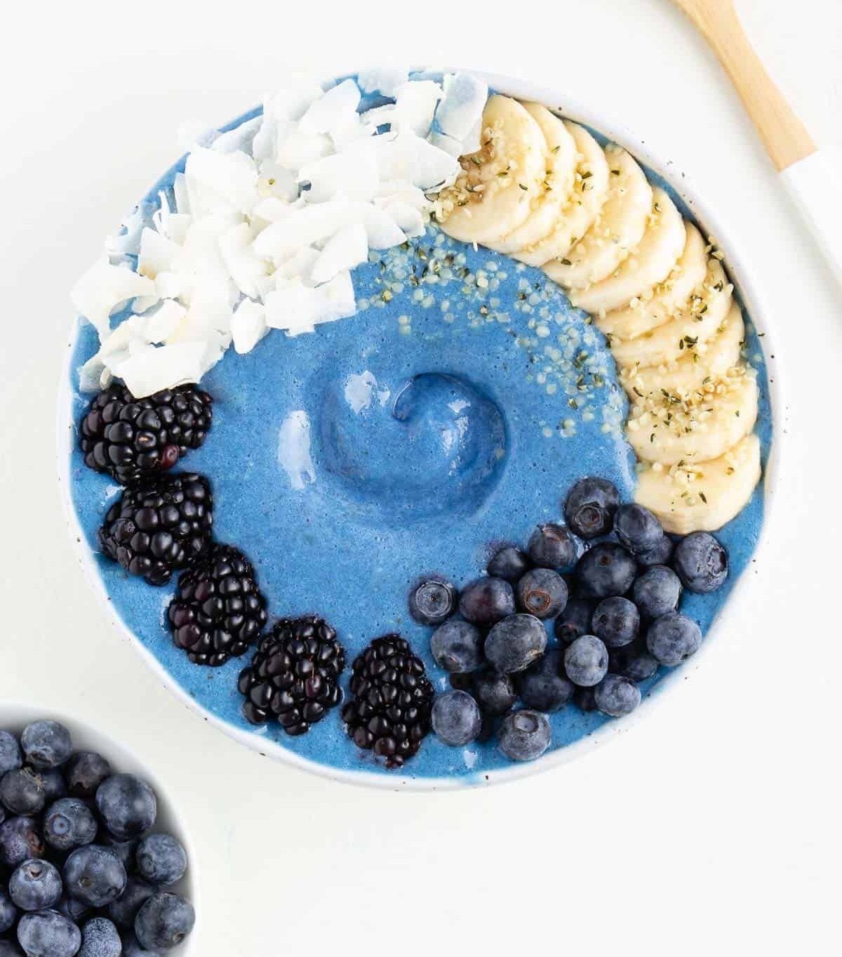 Blue Smoothie Bowl: Easy Breakfast