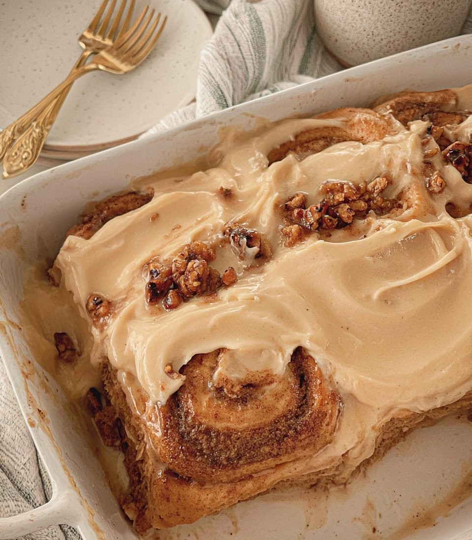 Gingerbread Cinnamon Rolls