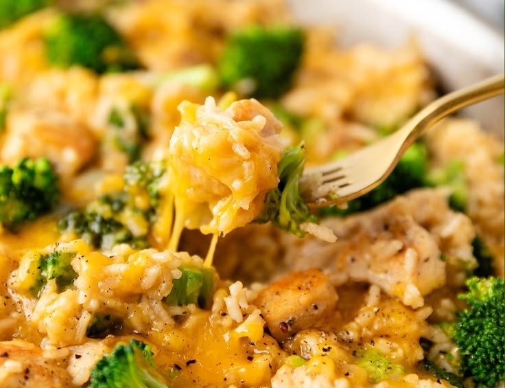 One Pan Cheesy Chicken, Broccoli, and Rice