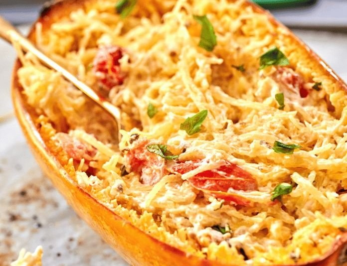 This Feta Spaghetti Squash Bake is the perfect gluten-free dinner idea! Roasted spaghetti squash creates a pasta-like ba… | Soagetti squash, Whole squash recipes, Recipe with spaghetti squash