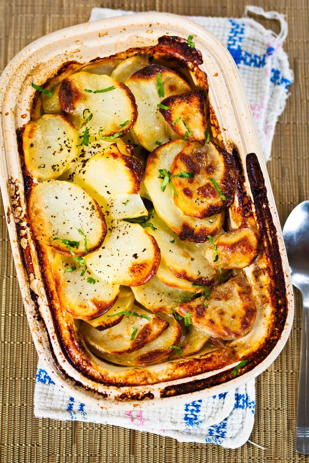 Lamm-Eintopf mit knusprigen Kartoffeln