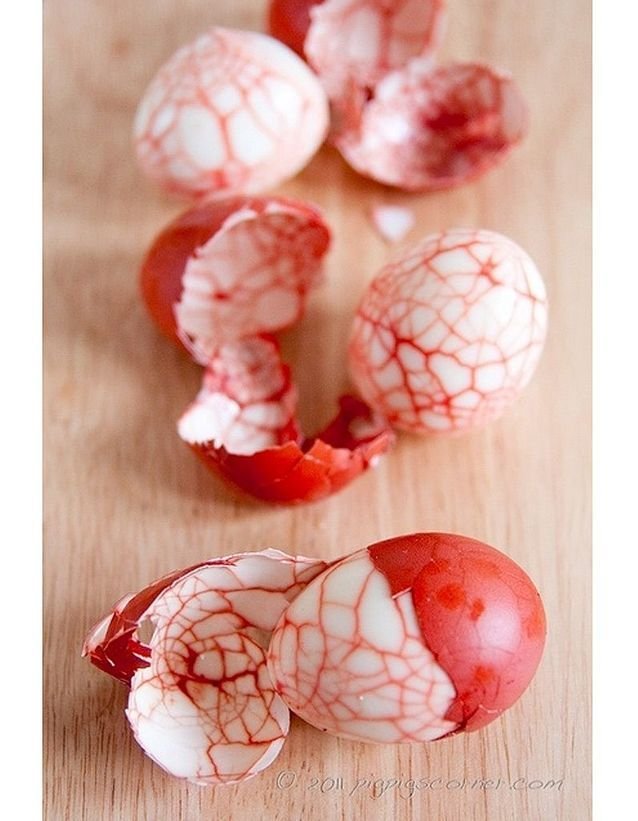 Œuf marbré de Halloween - Halloween : 25 recettes effrayantes et faciles repérées sur Pinterest - Elle à Table