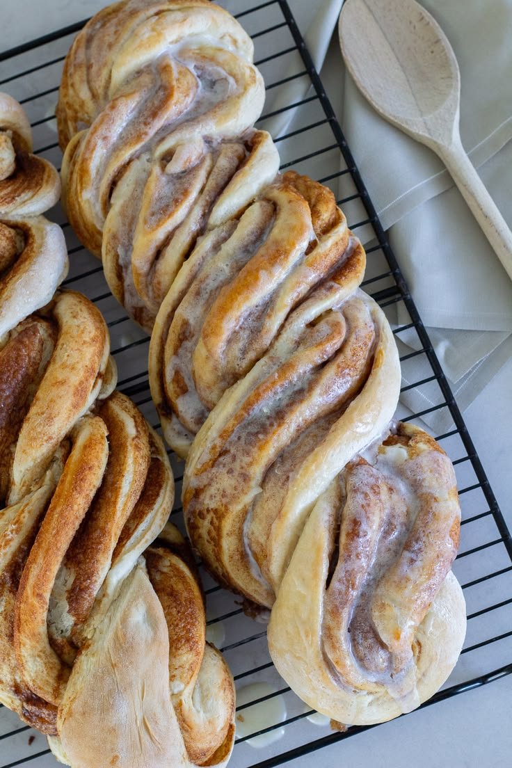 Easy and Fast Cinnamon Twist Loaf