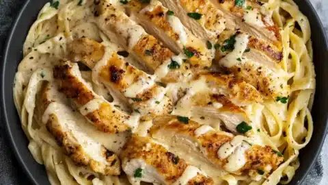 Ultimate Creamy Chicken Alfredo: 30 Min!