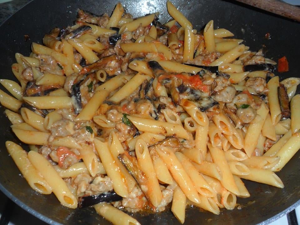 Penne salsicce e melanzane