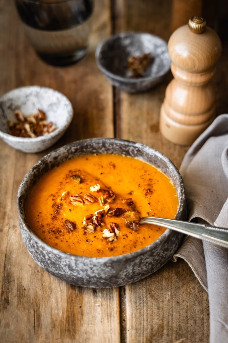 Soupe réconfortante courge, patate douce et carottes