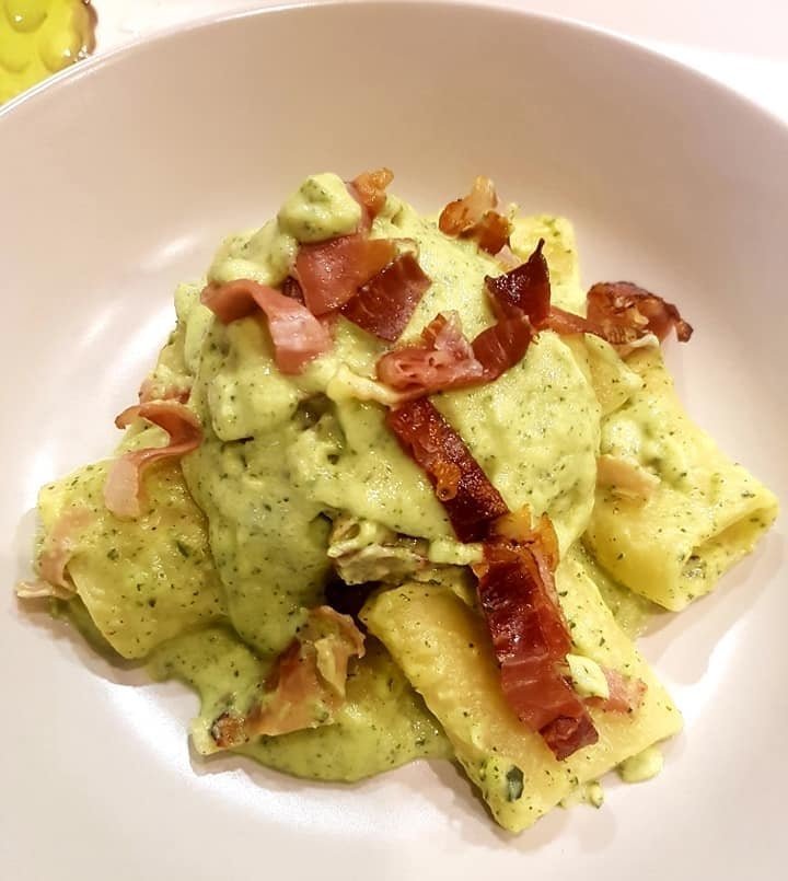 Paccheri con crema di zucchine e speck