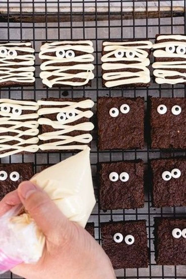 21 Easy Halloween Treats for School Parties - finding mandee