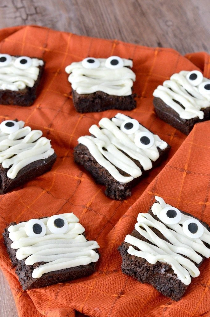 Homemade Chocolate Mummy Brownies for Halloween | Cute halloween brownies, Brownie halloween ideas, Halloween brownies easy