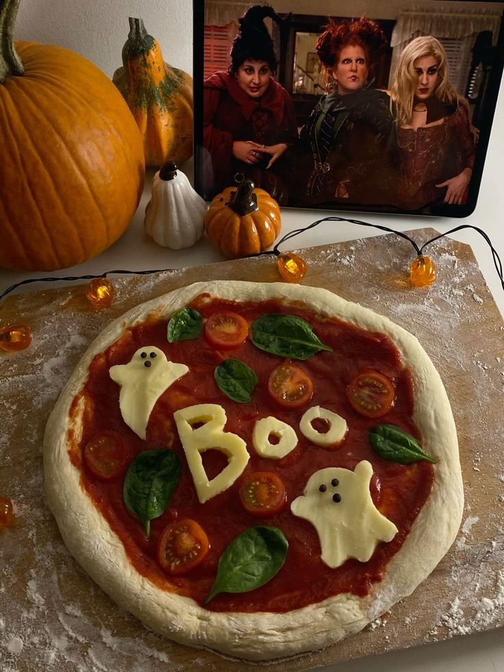 spooky pizza🍕🎃