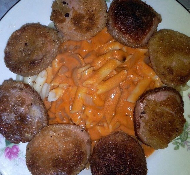 Gebratene Bologna mit Tomatensauce