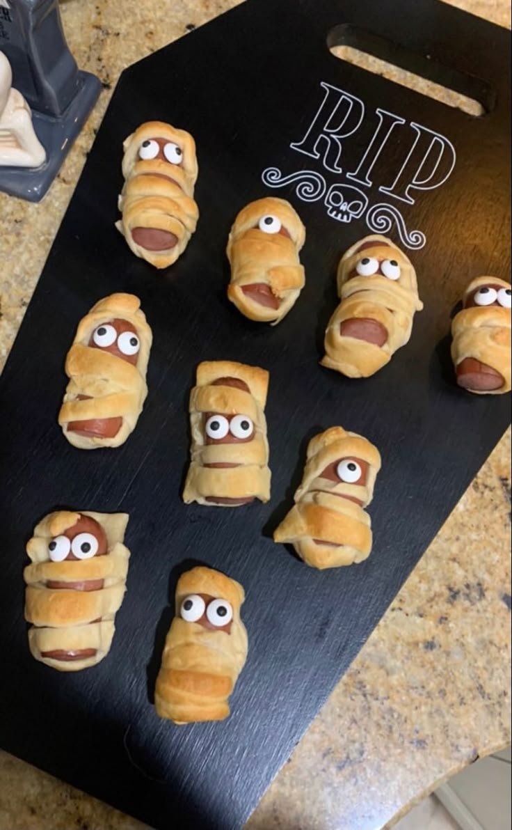 Mummy pigs in a blanket