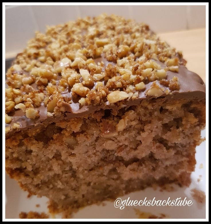Apfelkuchen mit Walnüssen und Schokolade