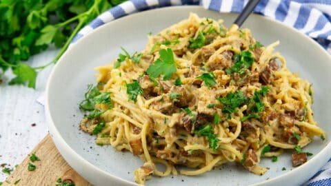 Vegane Carbonara mit Räuchertofu