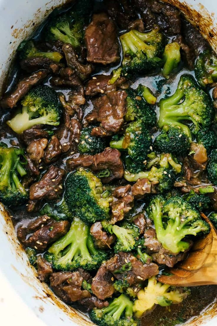 Delicious Slow Cooker Beef and Broccoli | Crockpot beef and broccoli, Easy crockpot dinners, Slow cooker recipes beef