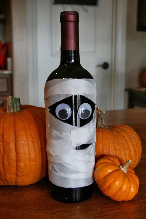 Mummy Wine Bottle - Halloween Party Ideas for Adults | Halloween drankjes, Halloween maaltijd, Gerechten voor halloween