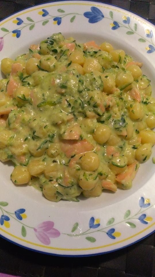 Gnocchetti zucchine e salmone affumicato