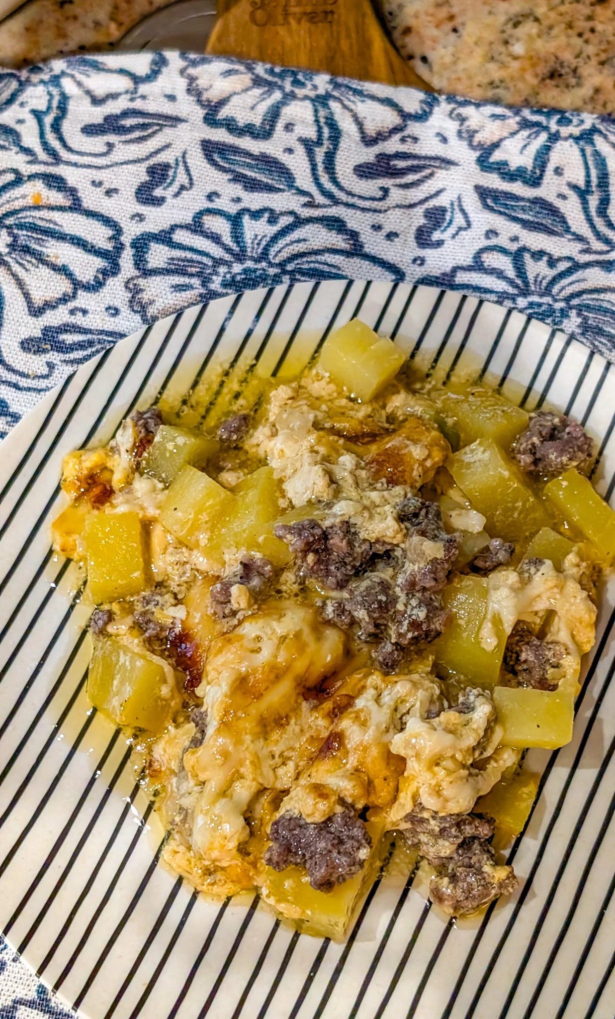Easy Peasy Cheesy Hamburger Potato Casserole